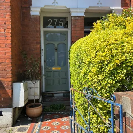 Bright And Stylish 2 Bedroom First Floor Flat Londres Exterior foto