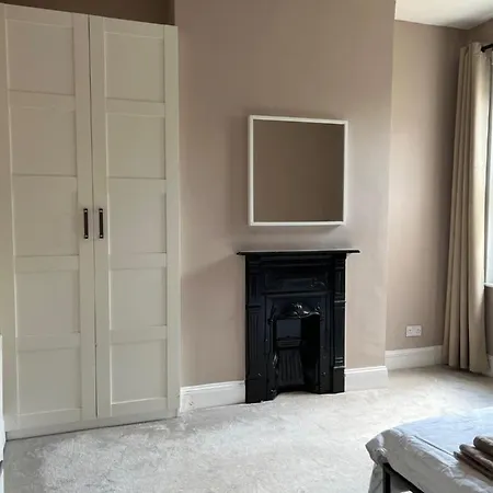 Bright And Stylish 2 Bedroom First Floor Flat Londres Exterior foto