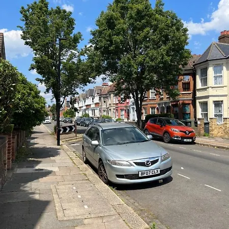 Bright And Stylish 2 Bedroom First Floor Flat Londres Exterior foto